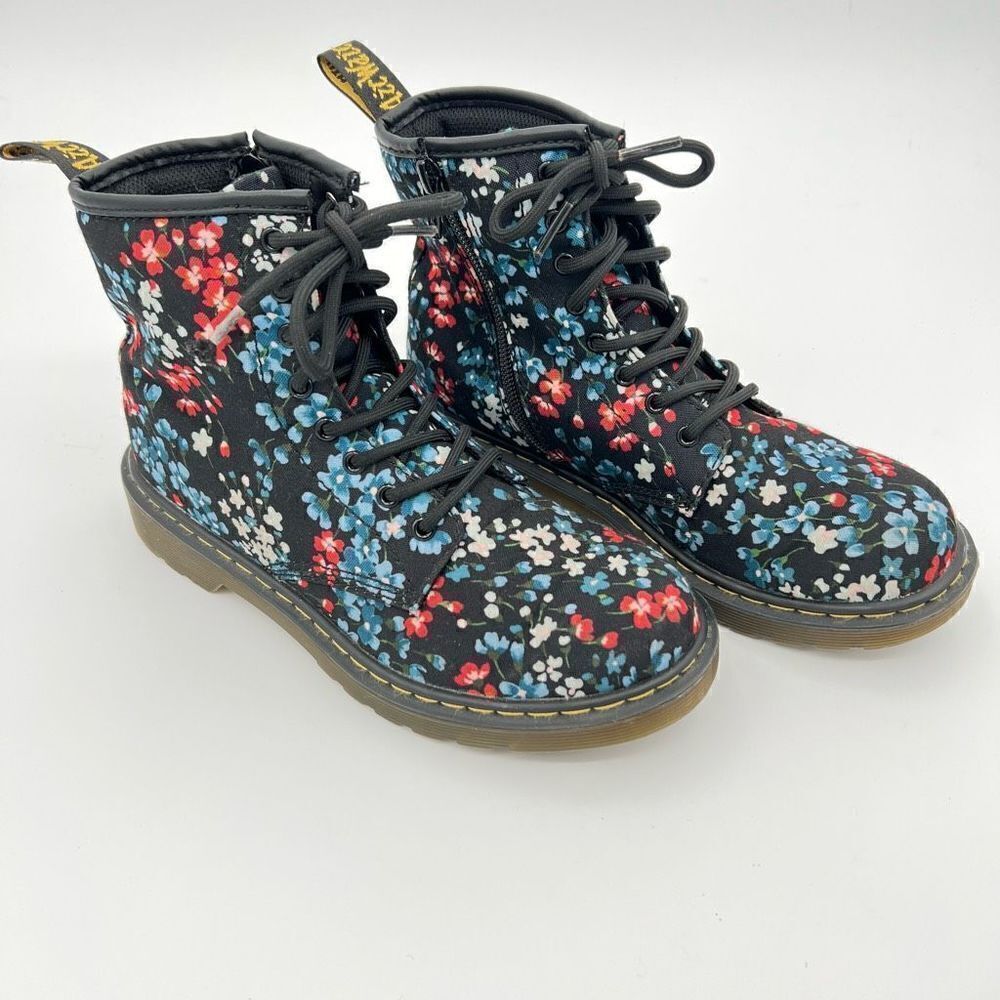 Dr. Martens Delaney us4 make us5 ladies Floral black